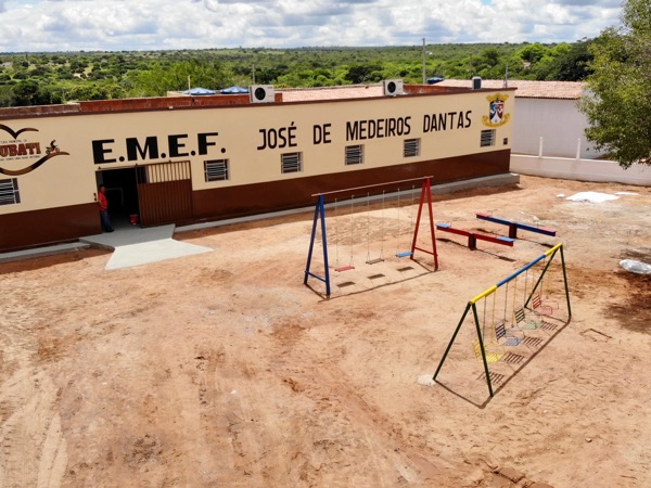 Prefeitura municipal entrega reforma e ampliação de mais uma escola na zona rural de Cubati 

