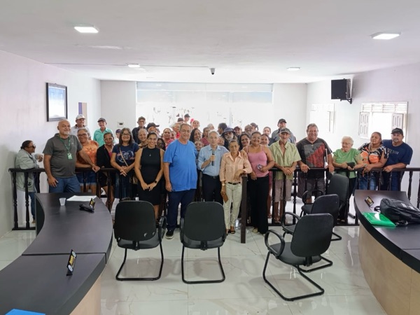 Prefeito Ribeiro participa de reunião com assentados do município de Cubati 
