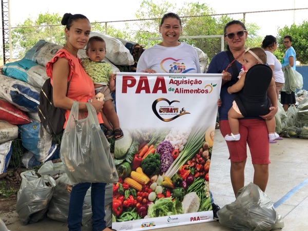 Prefeitura de Cubati distribui alimentos com famílias carentes do município 
