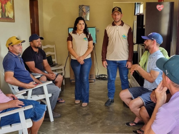 Caprinocultores de Cubati são capacitados sobre manejo correto da ordenha e qualidade do leite de cabra
