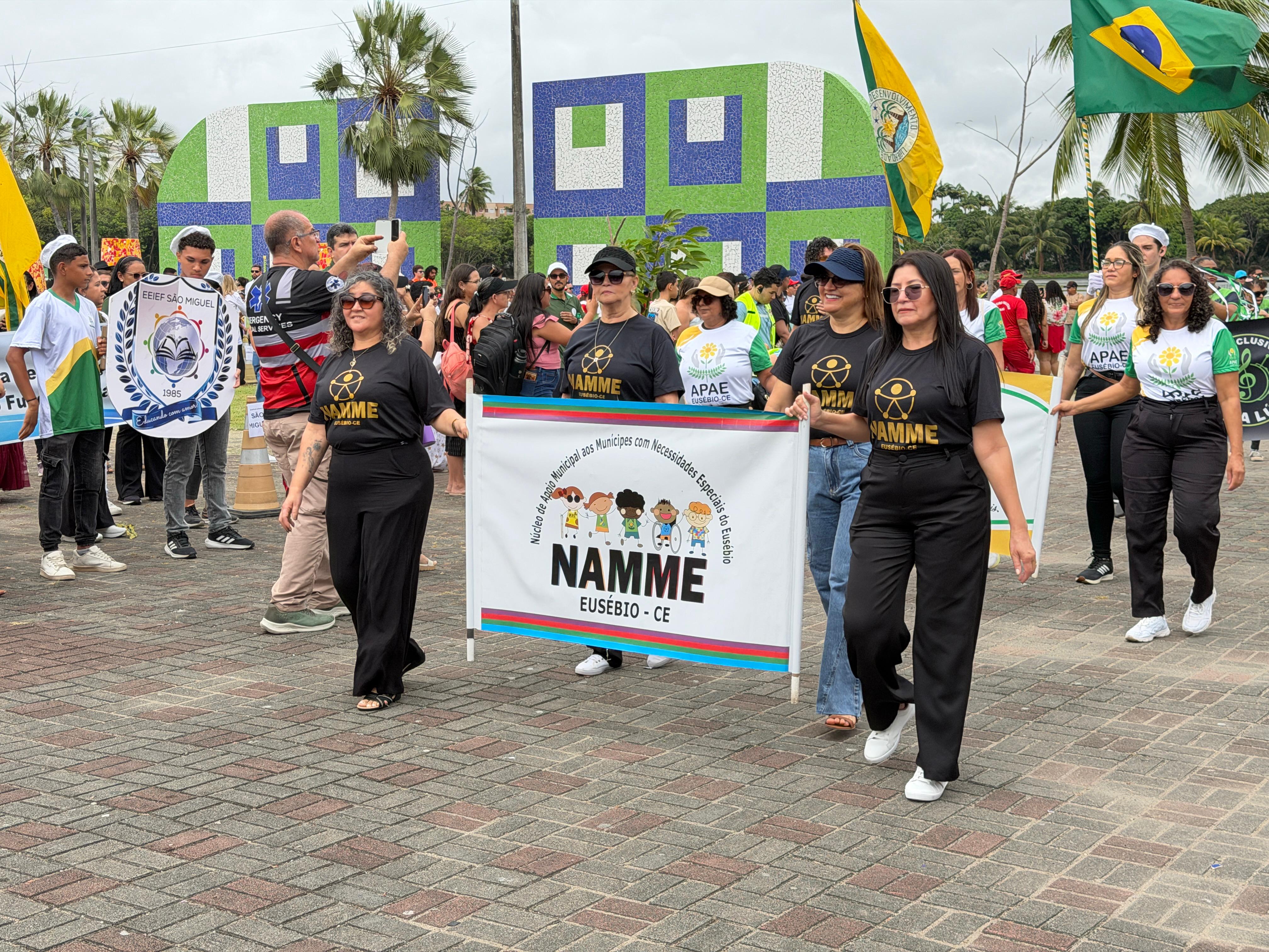 Eusébio celebra Independência do Brasil com desfile cívico pelas ruas do Centro