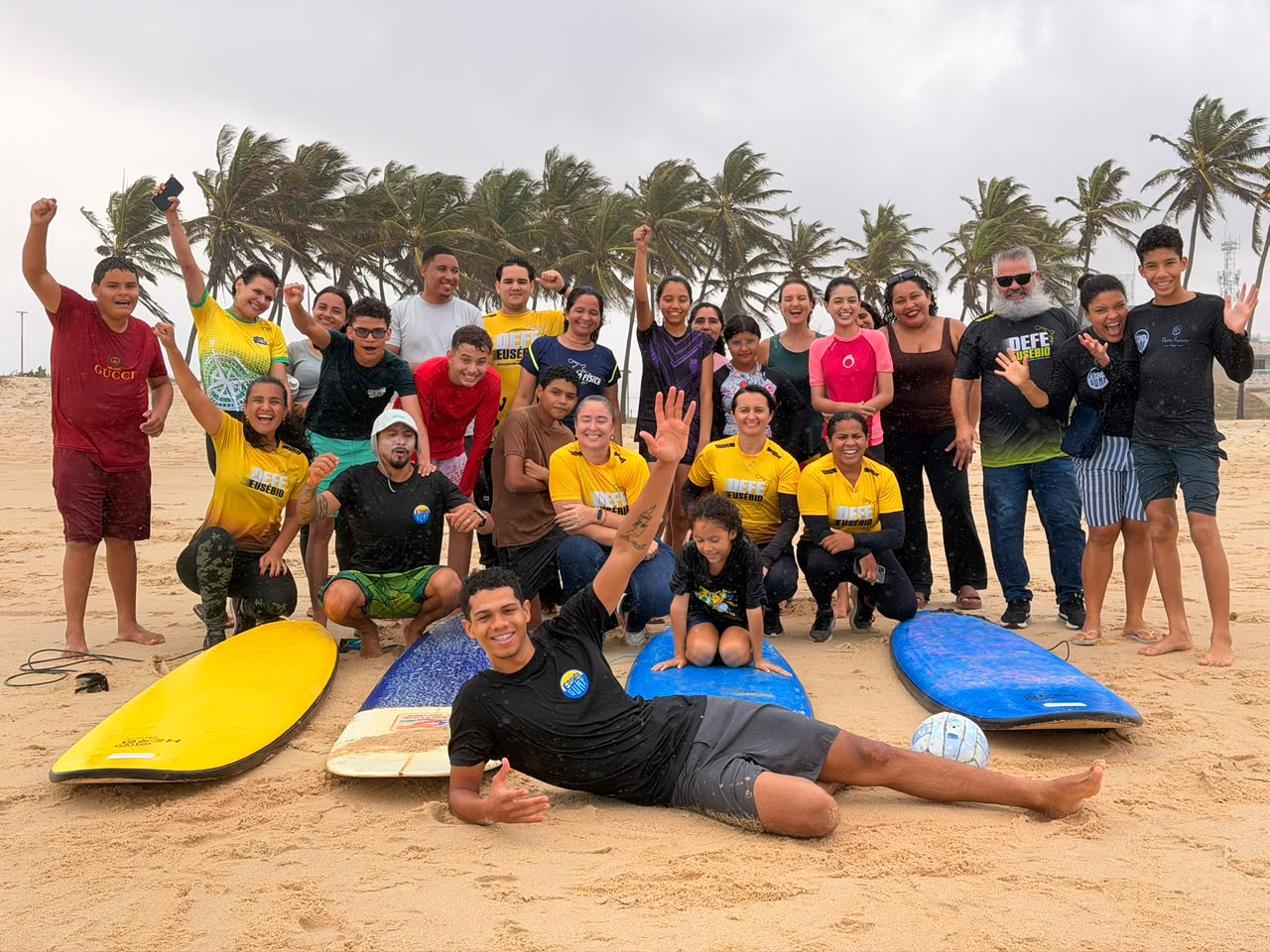 Alunos atípicos da Escola São Miguel participam de vivência com surf no projeto [...]
