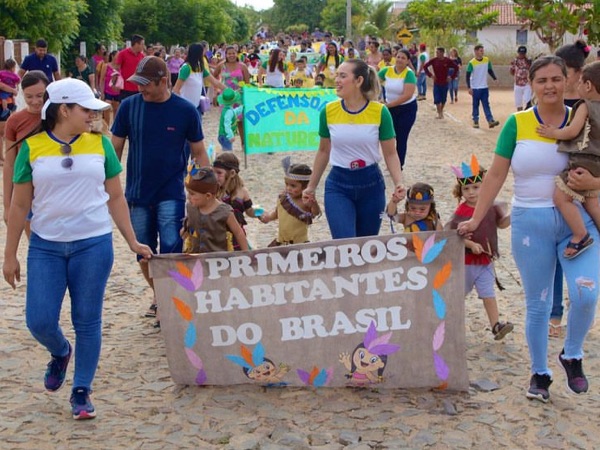 Secretaria de Educação realizou o Desfile Cívico do 7 de Setembro na Escola Centro Educacional Rural (CERU)