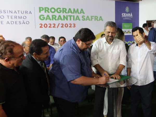 Joãozinho assina termo de adesão ao Programa Garantia-Safra 2022/2023