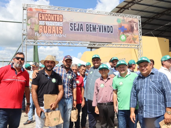 Produtores rurais de Cedro marcam presença em evento no Sertão Central