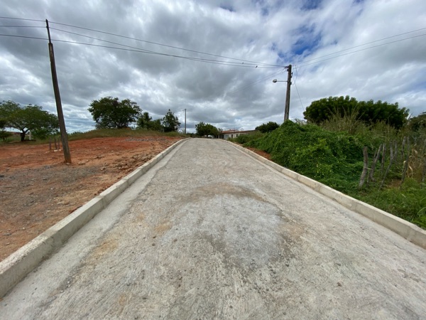 Ruas do distrito de Candeias são beneficiadas com pavimentação em calçamento