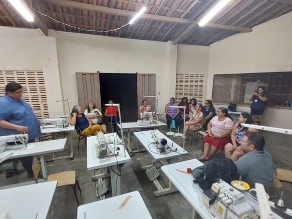 Prefeitura inicia curso de Costura em Cama, Mesa e Banho no distrito de Candeias