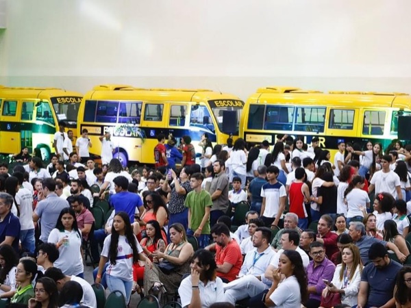 Cedro é beneficiado com ônibus escolar pelo Governo Federal