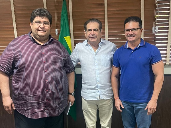 Prefeito de Cedro discute novos convênios para o município com o Governo do Ceará