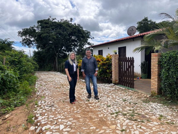 Prefeita Roberlandia Ferreira Confere Obras de Pavimentação nas Comunidades de Guaramiranga