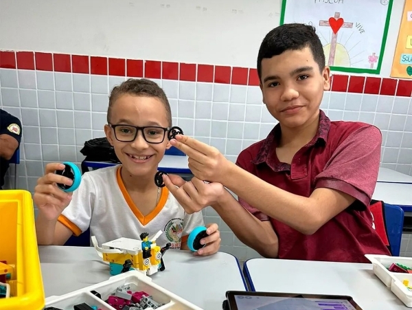 Aula de robótica na rede municipal de ensino