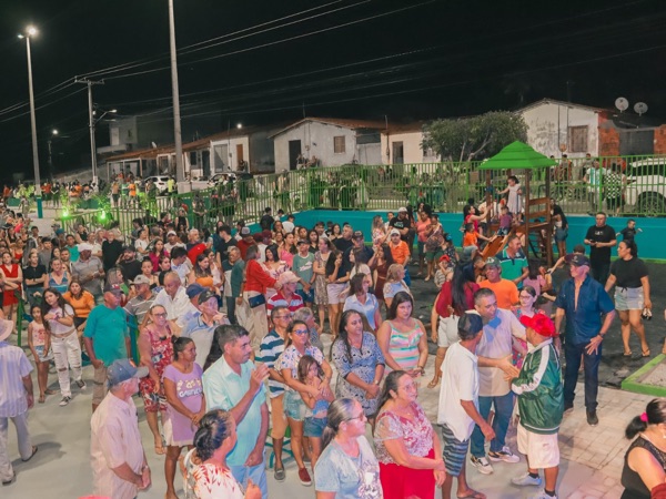 Governo Municipal de Ibicuitinga, entrega praça Sebastião Lopes dos Santos no bairro populares