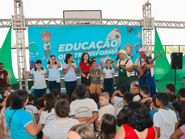 Retorno às Aulas em Ibicuitinga: Alegria e Material Escolar Garantido!