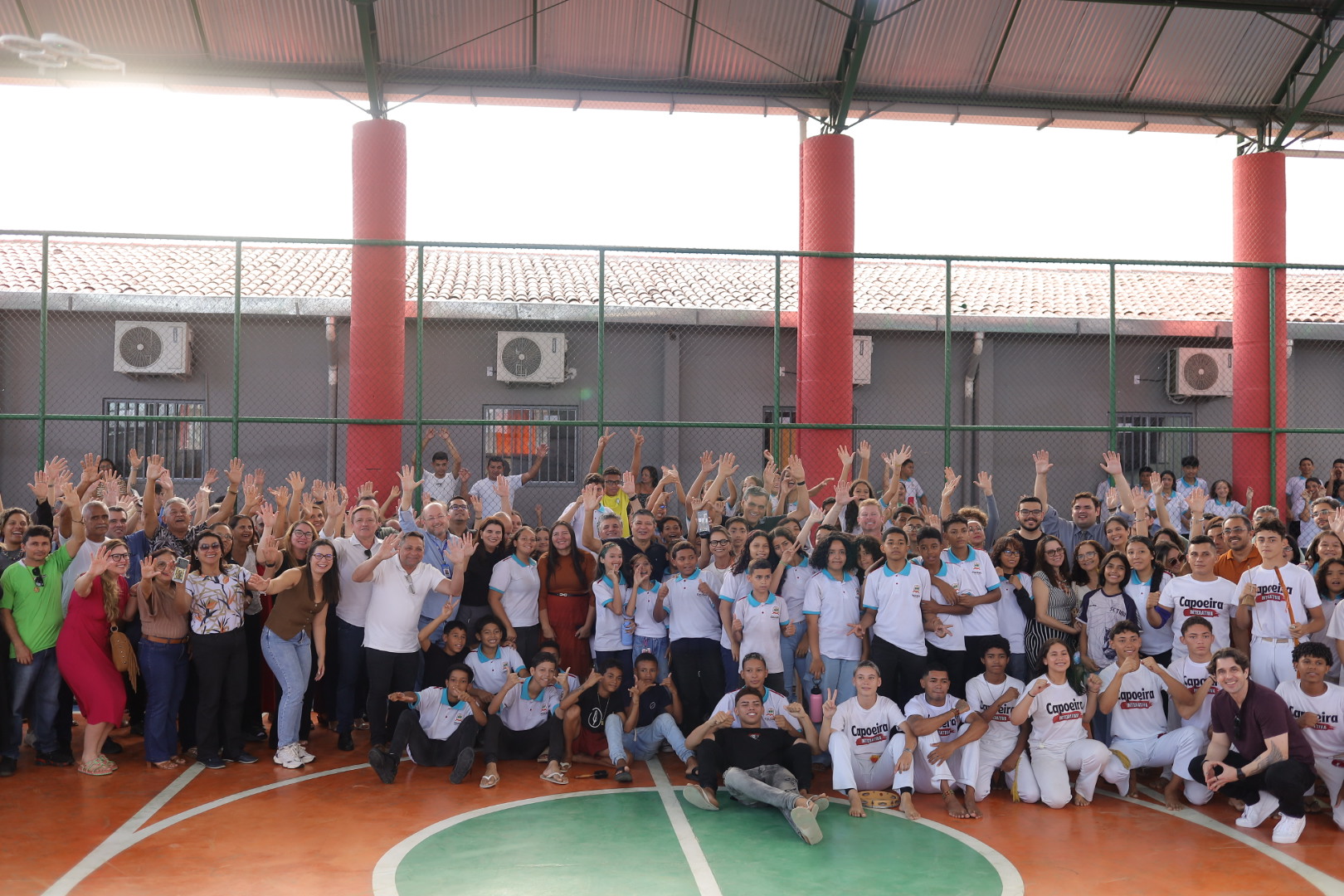 Prefeitura de Caucaia entrega Escola Corália Gonzaga Sales totalmente reformada no Parque Soledade